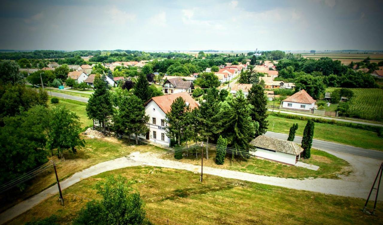 Locomotiv Vendeghaz Hercegszanto Exterior photo
